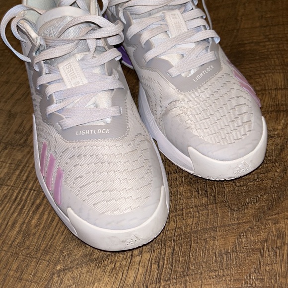 Donovan Mitchell basketball shoes - Picture 7 of 7